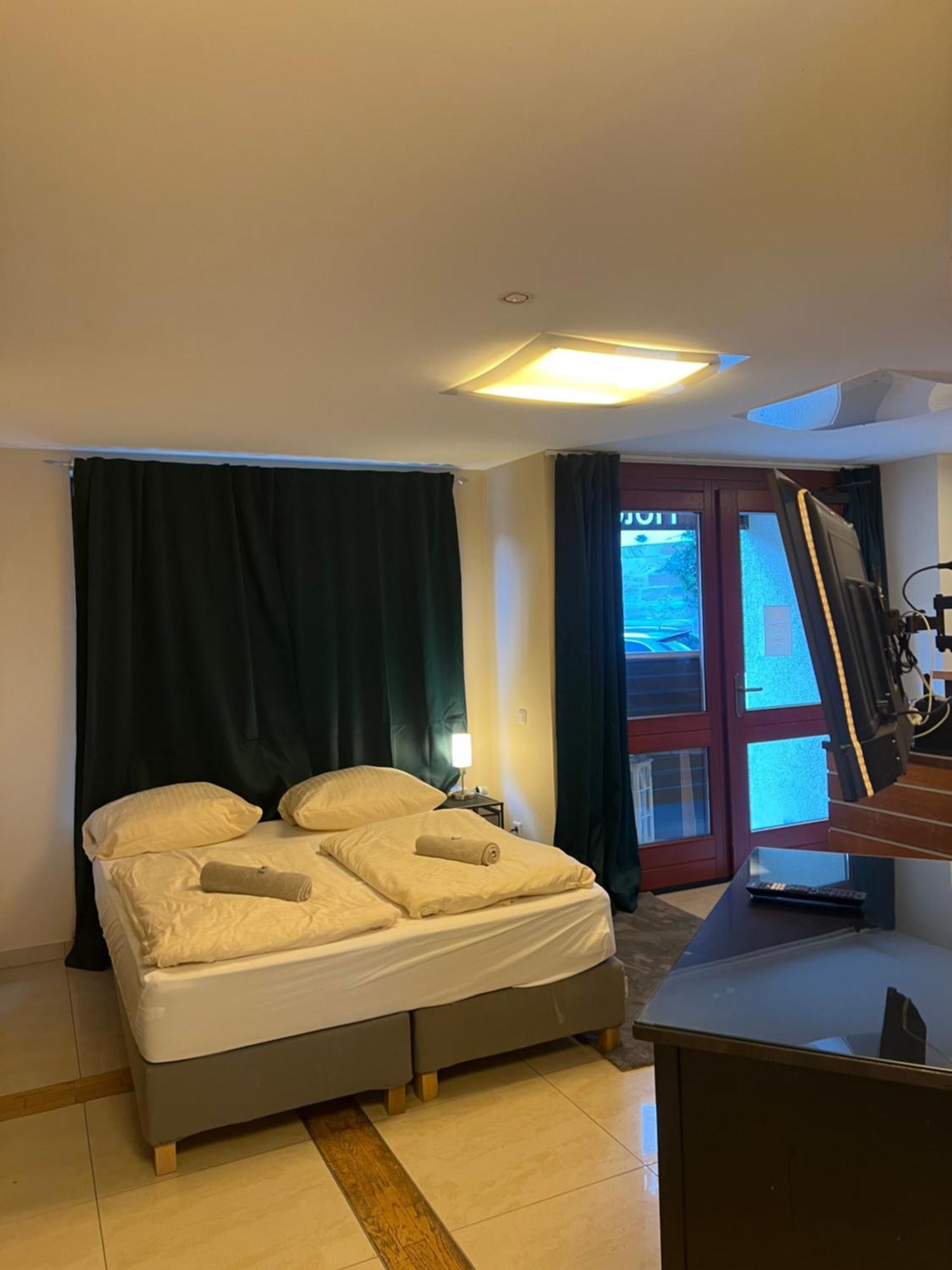 Hotel Hof 19 - Nuernberg Nord Херольдсберг Экстерьер фото