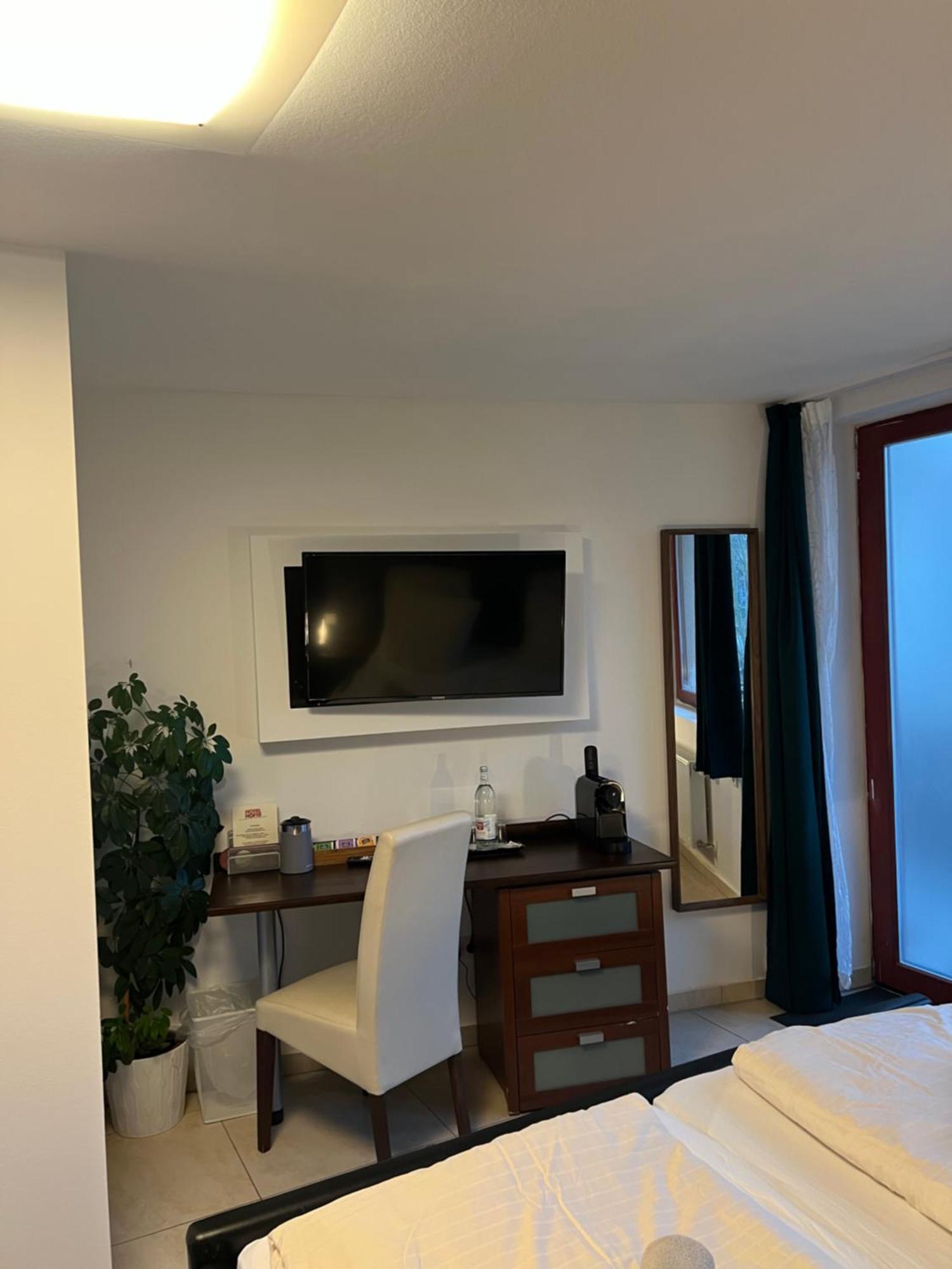 Hotel Hof 19 - Nuernberg Nord Херольдсберг Экстерьер фото